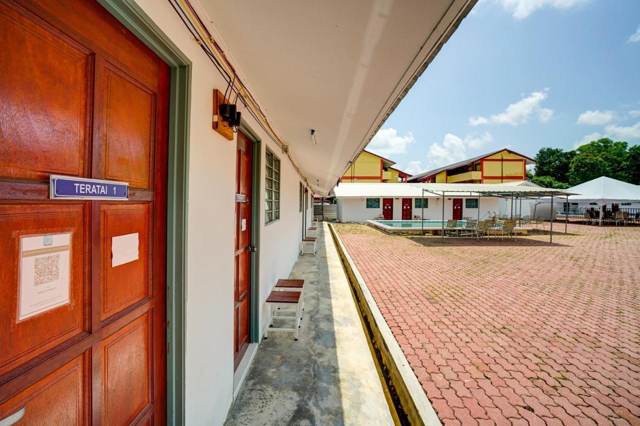 Отель Capital O 90423 Teratai Chalet Kampong Raja Экстерьер фото